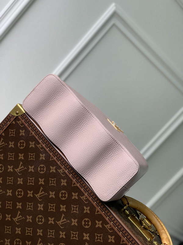 LV M22122 Louis Vuitton Capucines MM Handbag Wisteria
