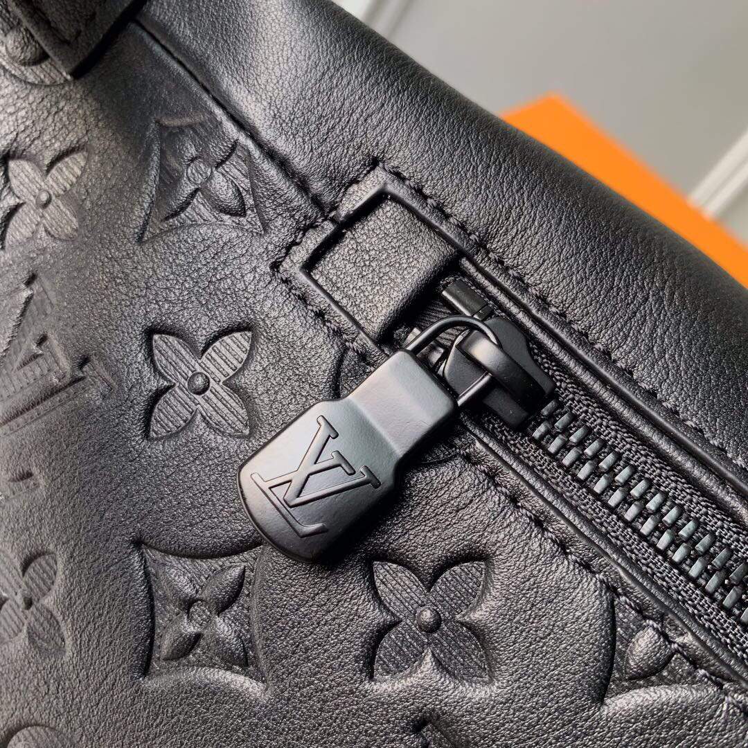 LV M44388 Louis Vuitton Discovery Bumbag Black
