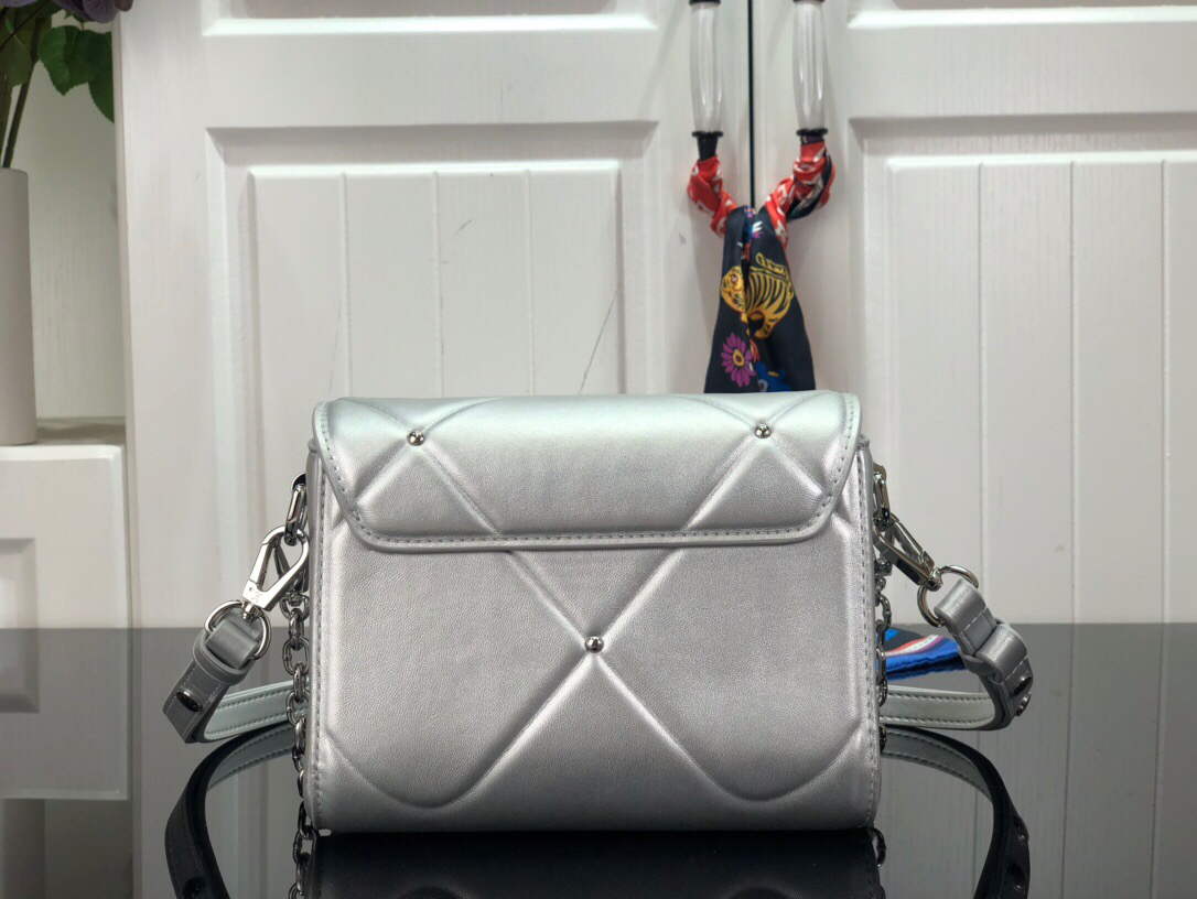 LV M59031 Louis Vuitton Twist PM High End Leathers