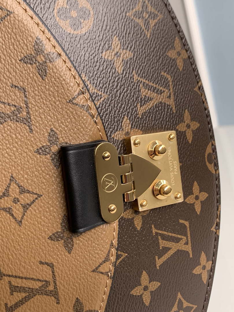 LV M46548 Louis Vuitton Tilsitt Monogram and Monogram Reverse