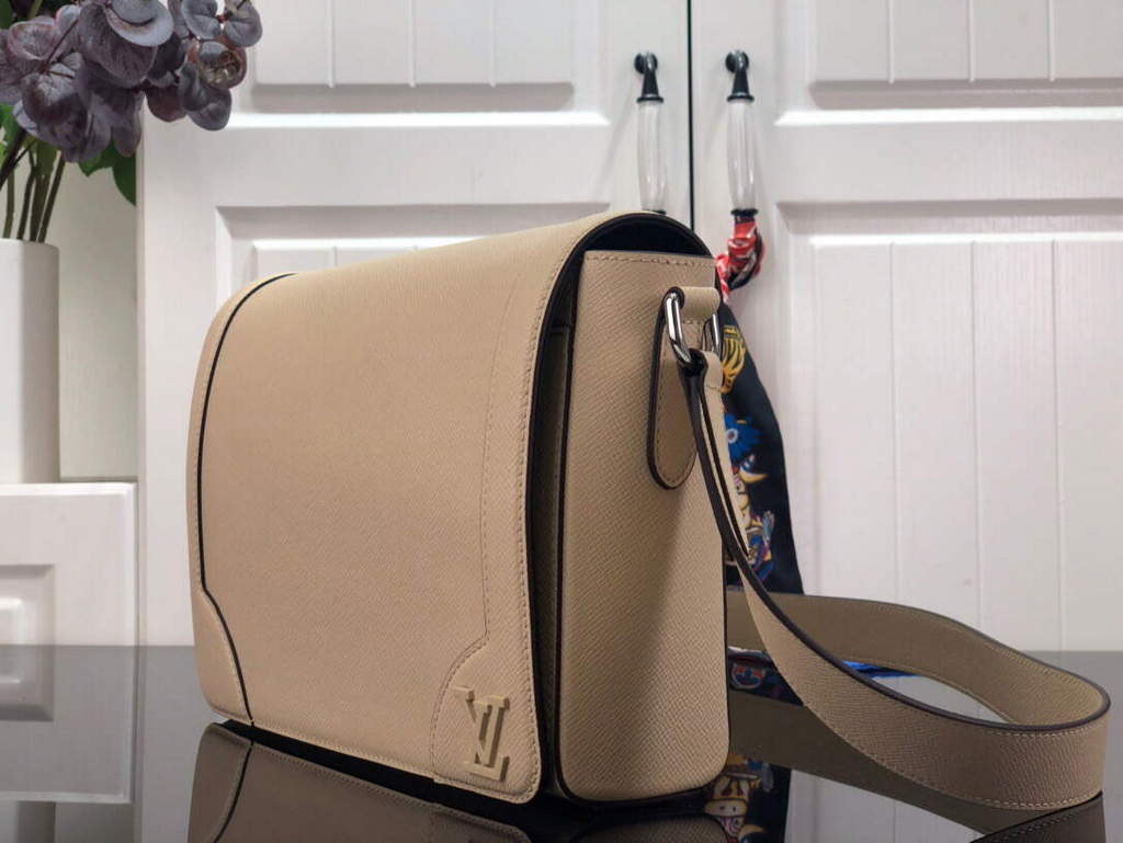 LV M30813 Louis Vuitton New Flap Messenger Beige