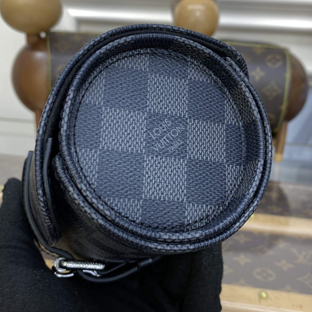 LV M32719 Louis Vuitton 3 Watch Case Taige Leather