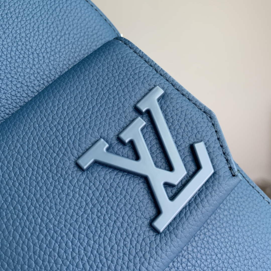 LV M23765 Louis Vuitton Pilot Slingbag Blue