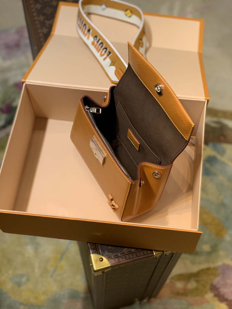 LV M58931 Louis Vuitton Cluny Mini Epi Handbag Gold Miel