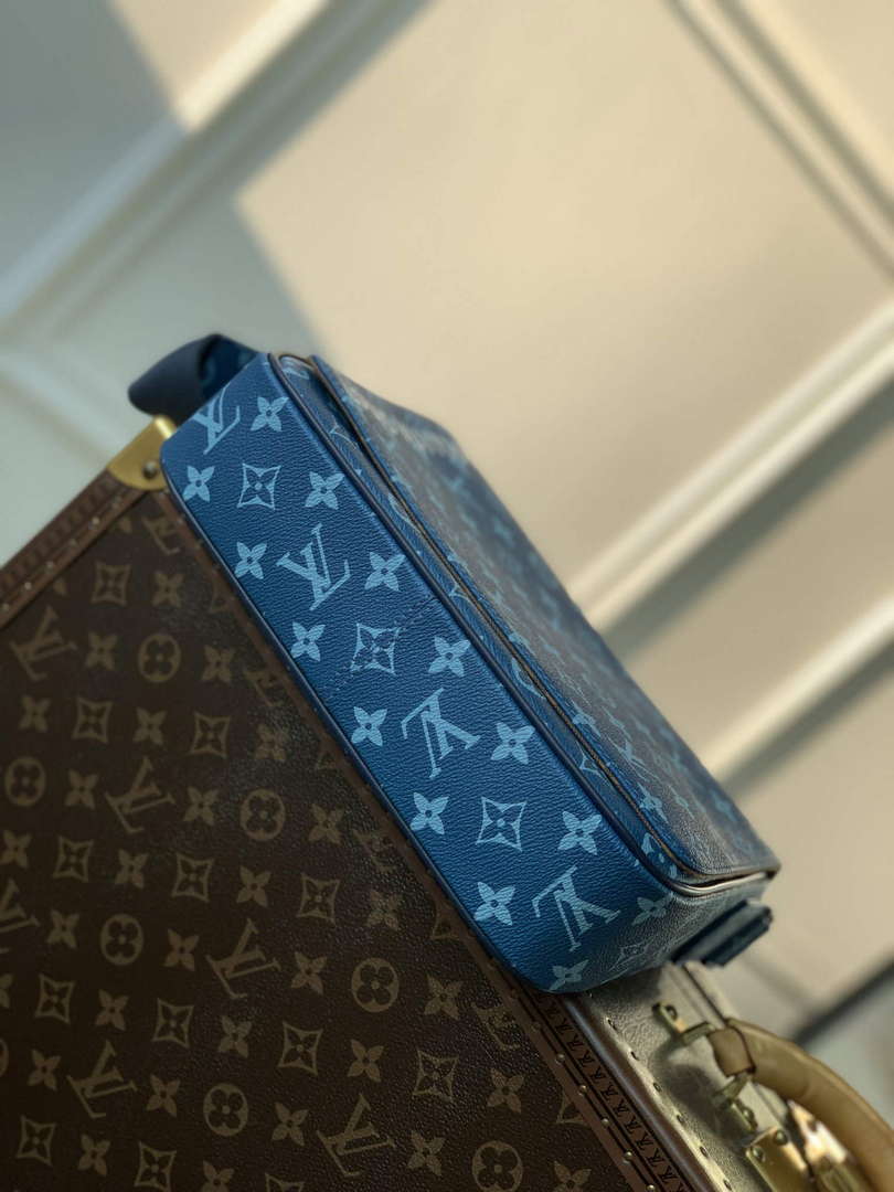 LV M23785 Louis Vuitton District PM Messenger Bag Atlantic Blue