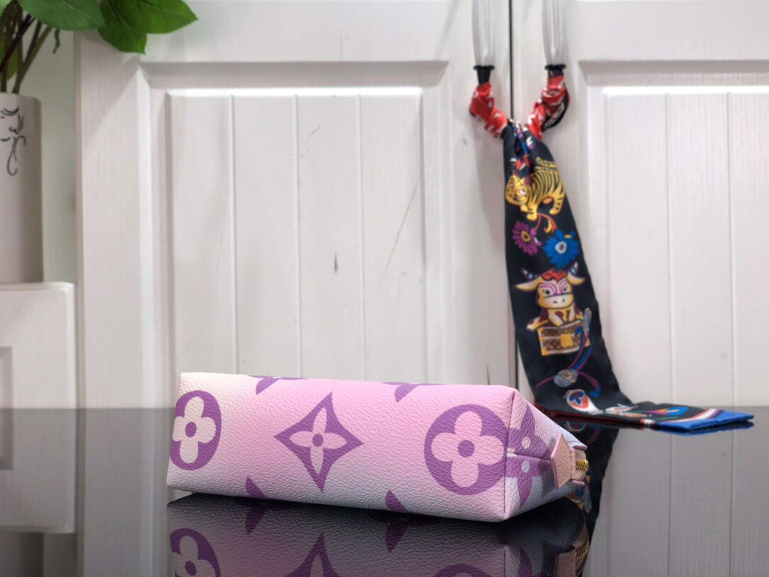 LV M59944 Louis Vuitton Pochette Cosmetique Bag