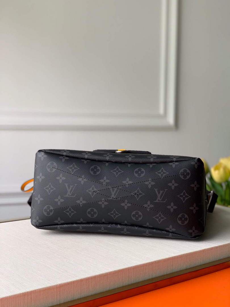 LV M45217 Louis Vuitton Gaston Labels Besace Zippee Medium Messenger Bag Black