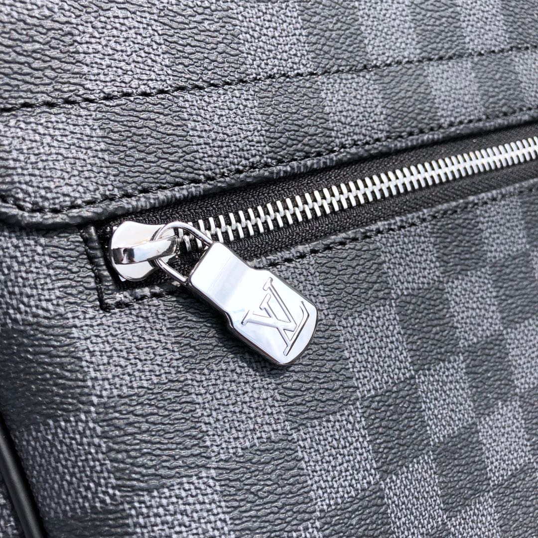 Louis Vuitton N41029 District MM Damier graphite Black