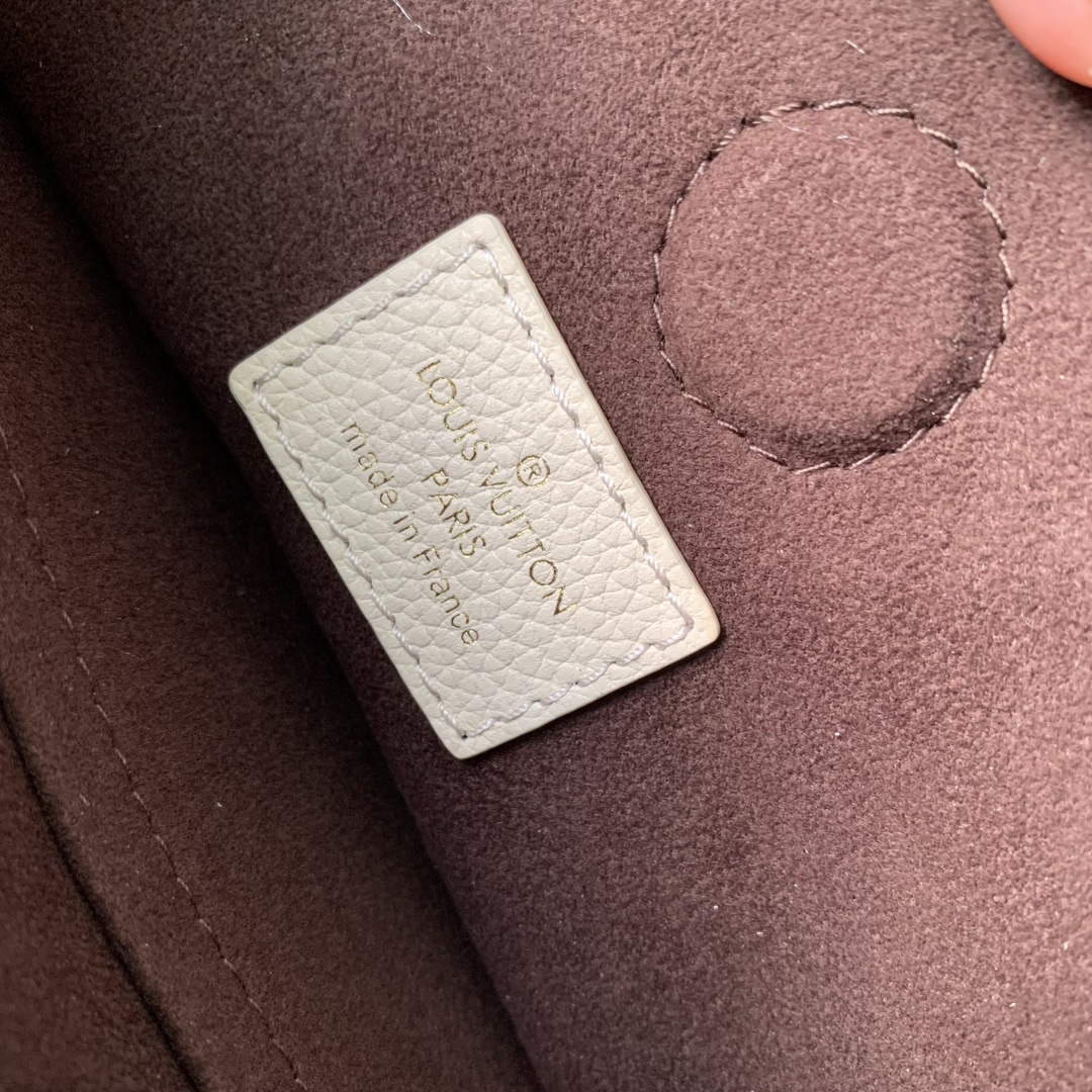 LV M46508 Louis Vuitton Vendme MM Bag White