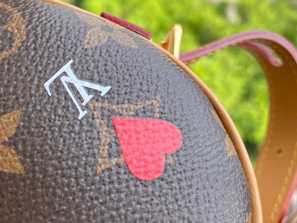 LV M57456 Louis Vuitton Game On Cur Crossbody Bag Monogram