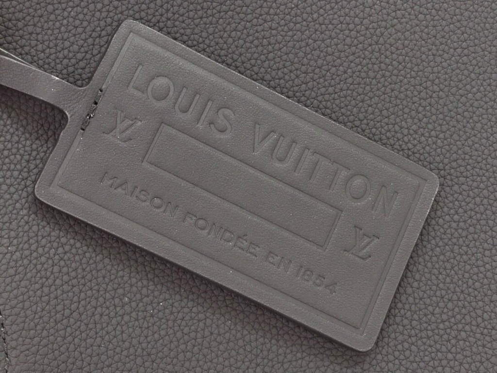 LV M57080 Louis Vuitton Messenger Bag Black