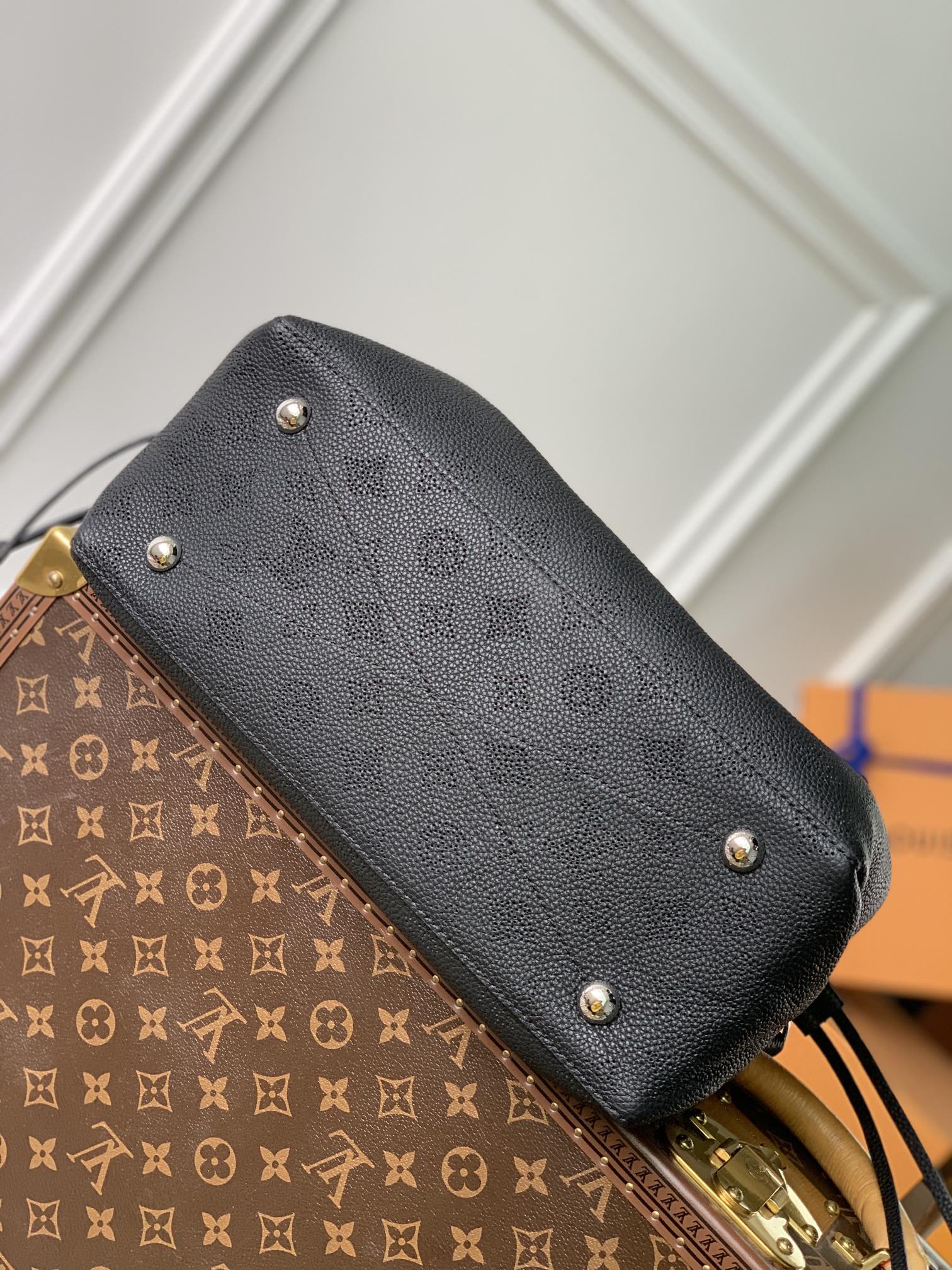 Louis Vuitton LV M59200 Bella Tote Mahina Black