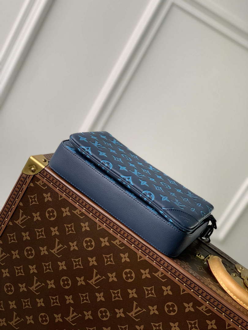 LV M46604 Louis Vuitton Trio Messenger Navy River Blue