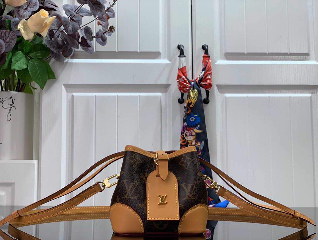 LV M57099 Louis Vuitton Noe Purse Monogram