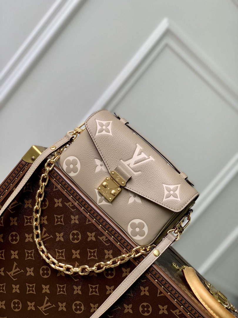 LV M23081 Louis Vuitton Pochette M��tis East West Handbag