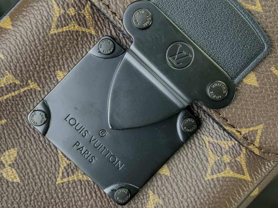 LV M81522 Louis Vuitton S-Lock Vertical Wearable Wallet Monogram