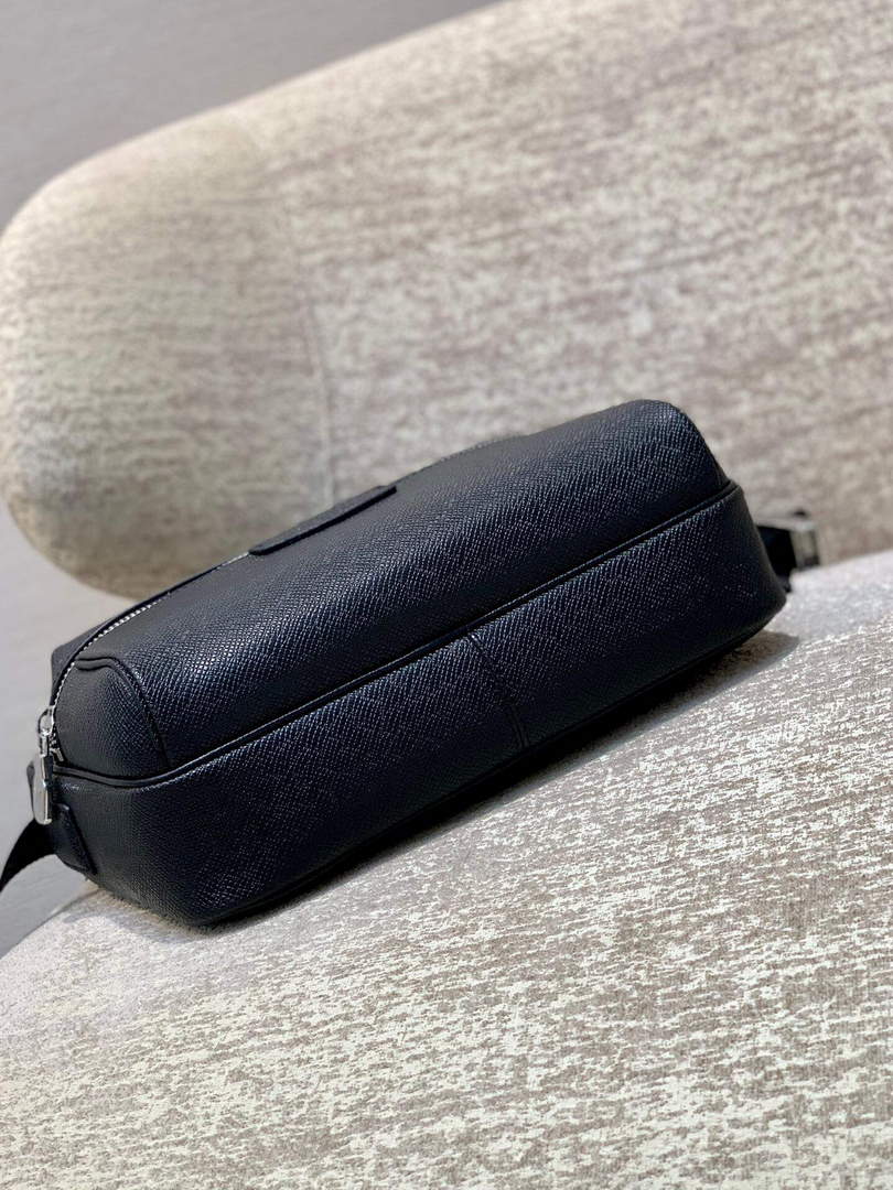 LV M33435 Louis Vuitton Outdoor Messenger PM Bag Black
