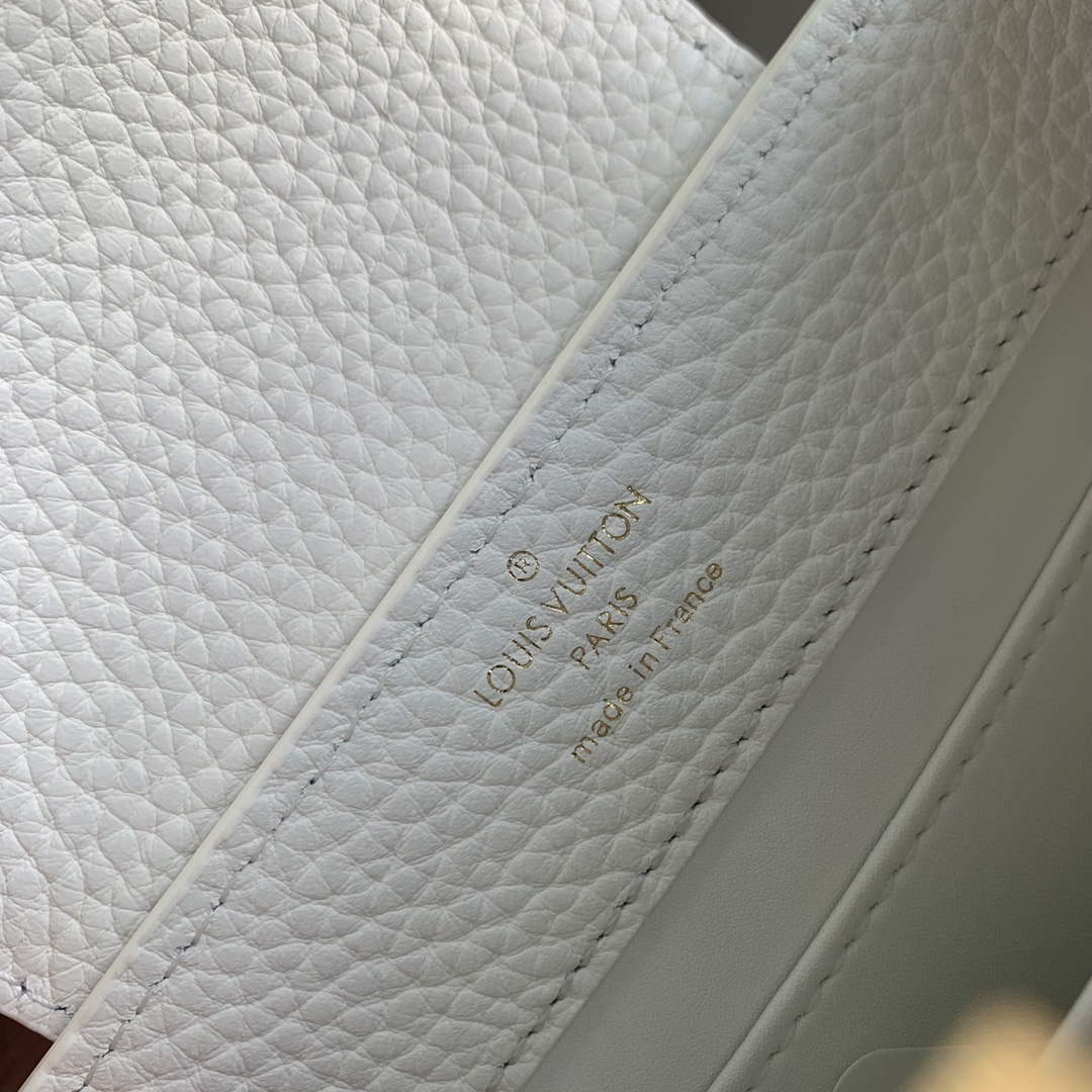 LV M22375 Louis Vuitton Capucines Mini Handbag White