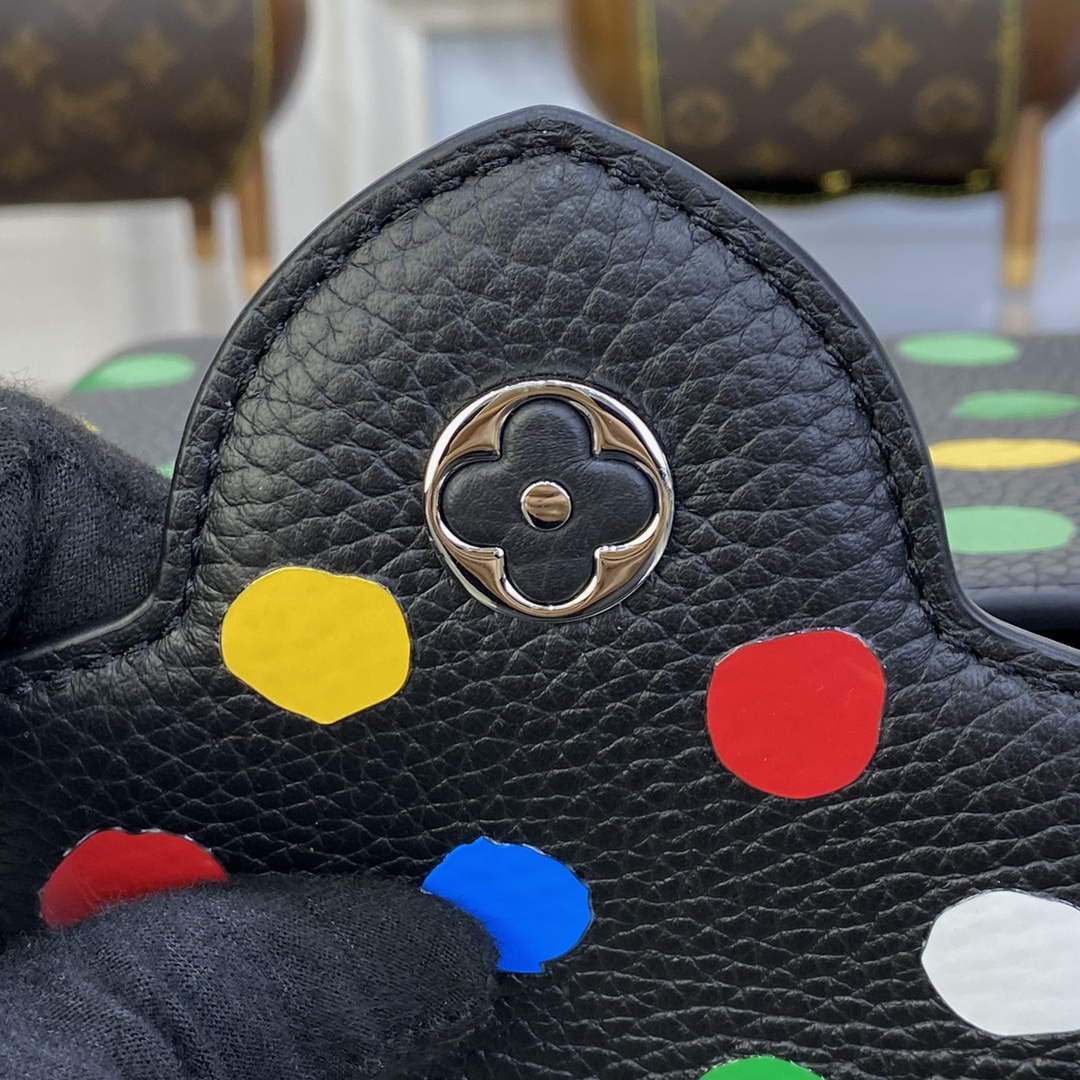 LV M21663 Louis Vuitton LV x YK Capucines Mini Bag Black