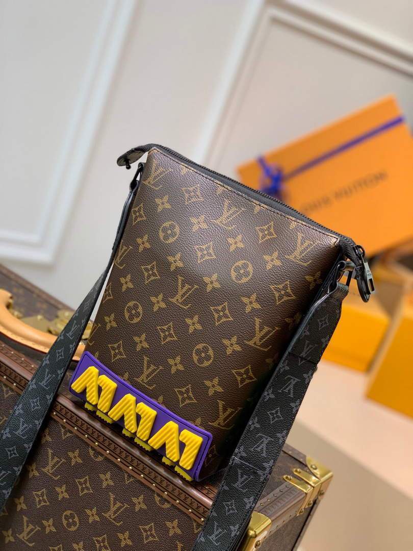 LV M57966 Louis Vuitton Cruiser Messenger Bag Monogram