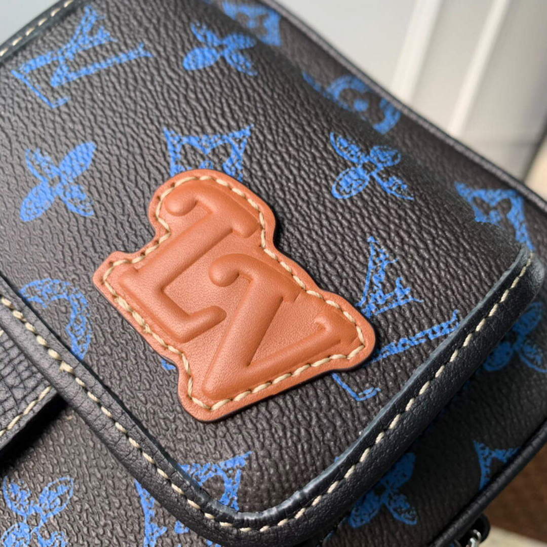 LV M81854 Louis Vuitton Christopher Wearable Wallet Blue