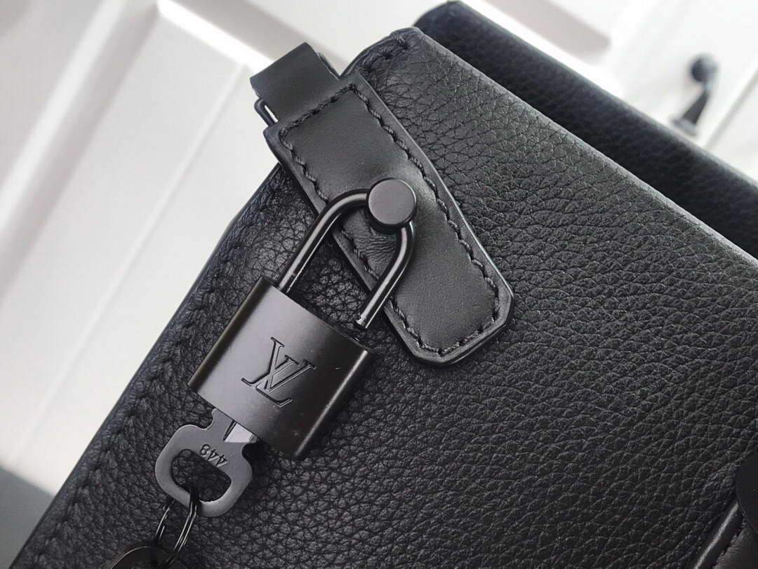 LV M57308 Louis Vuitton Tote Bag Black Grained Calf Leather