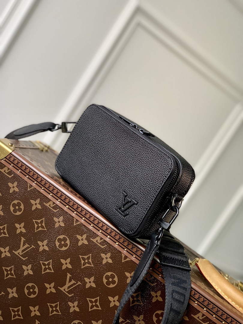 LV M59161 Louis Vuitton Alpha Wearable Wallet Black