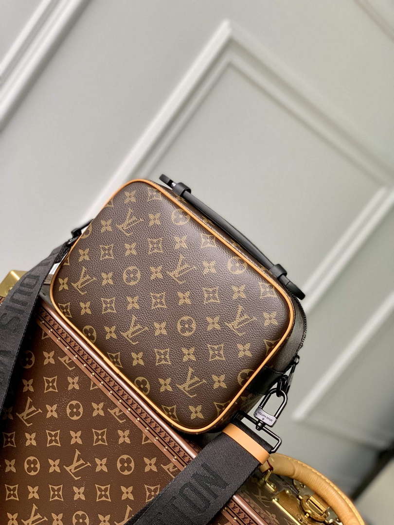 LV M46688 Louis Vuitton S-Lock Messenger Radiant Sun