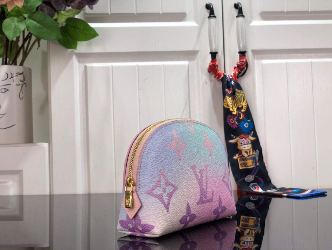 LV M59944 Louis Vuitton Pochette Cosmetique Bag