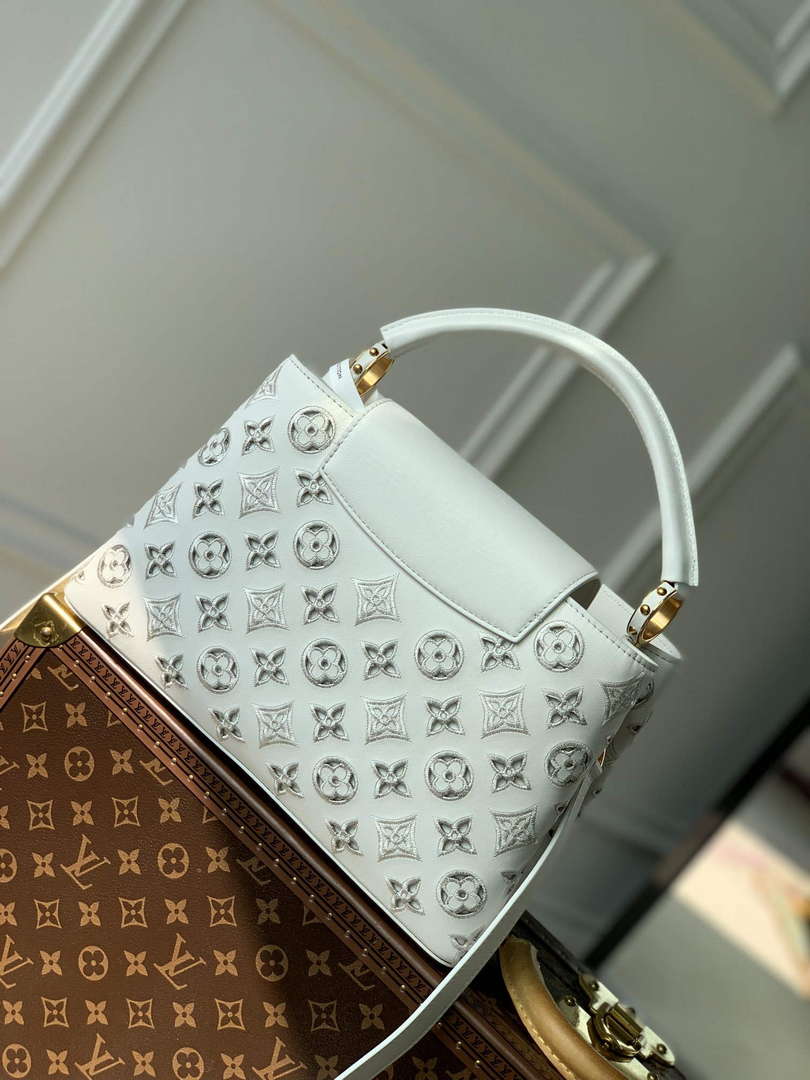 LV M22863 Louis Vuitton Capucines MM Handbag White