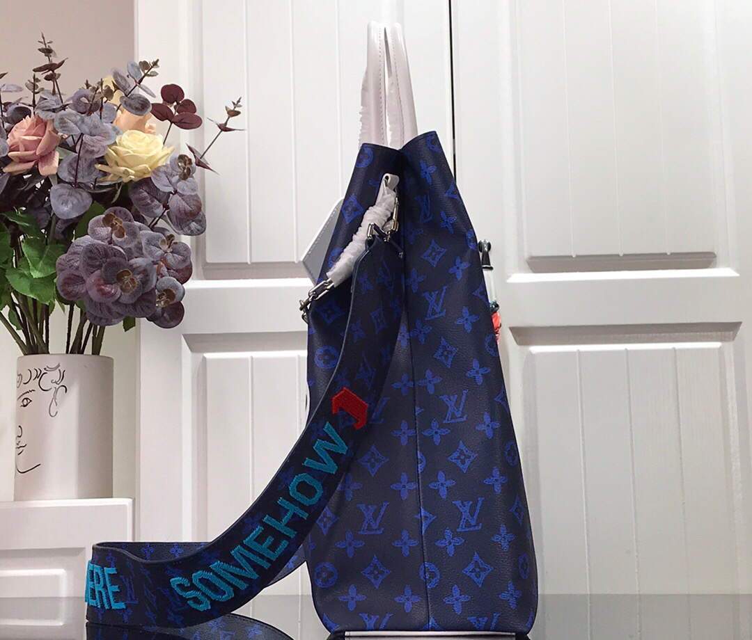 LV M46112 Louis Vuitton Carry It Bag 32cm Monogram Canvas Spring/Summer 2021 Collection Blue