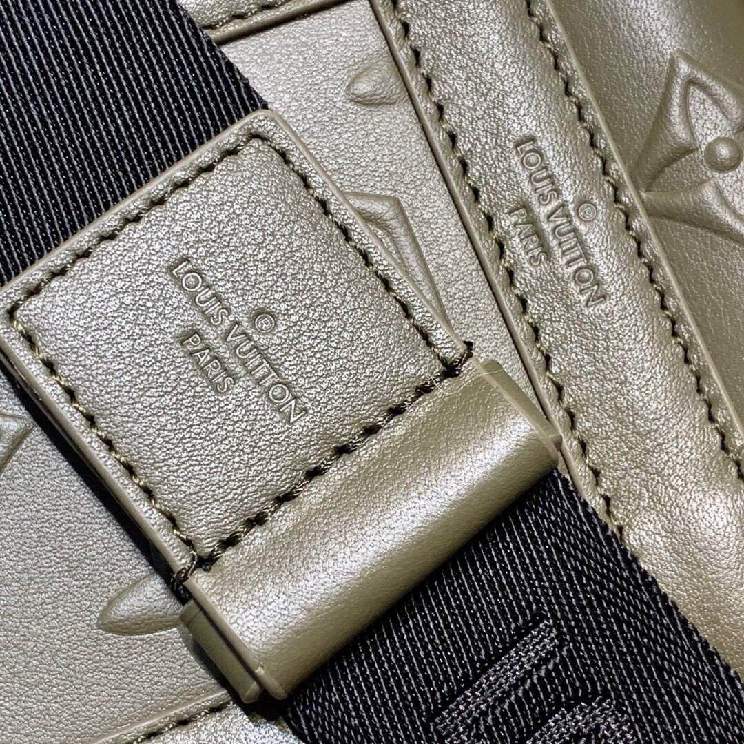 LV M57952 Louis Vuitton Trunk Slingbag Green