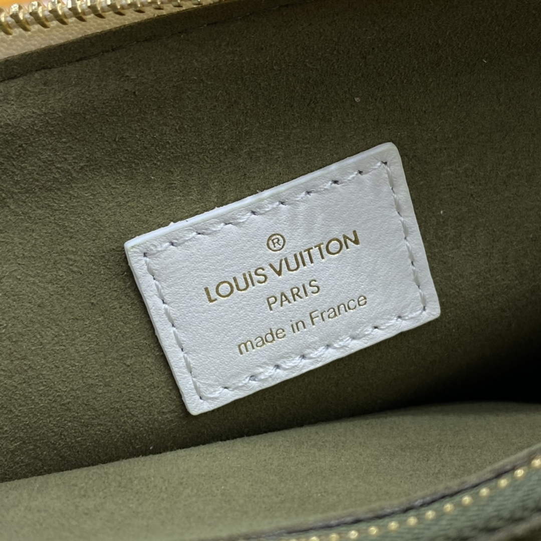 LV M20378 Louis Vuitton Coussin PM Bag White