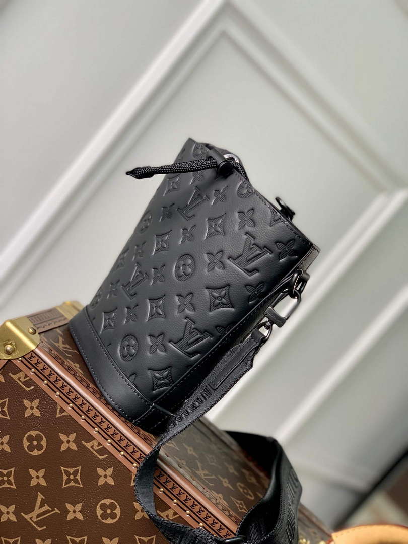 LV M82248 Louis Vuitton Noe Sling Bag Black