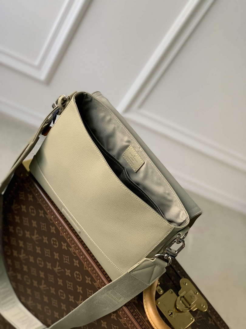 LV M22505 Louis Vuitton Takeoff Messenger Bag Sage