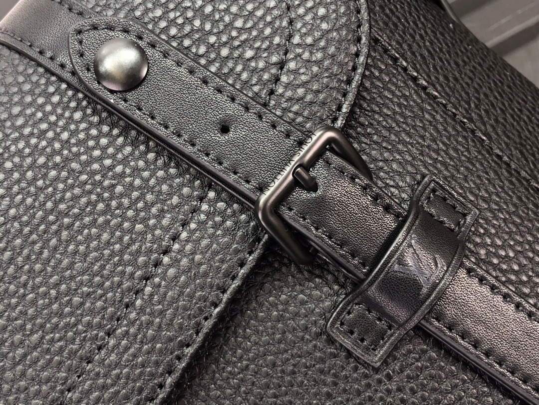 LV M58476 Louis Vuitton Christopher Messenger Bag Black M58475
