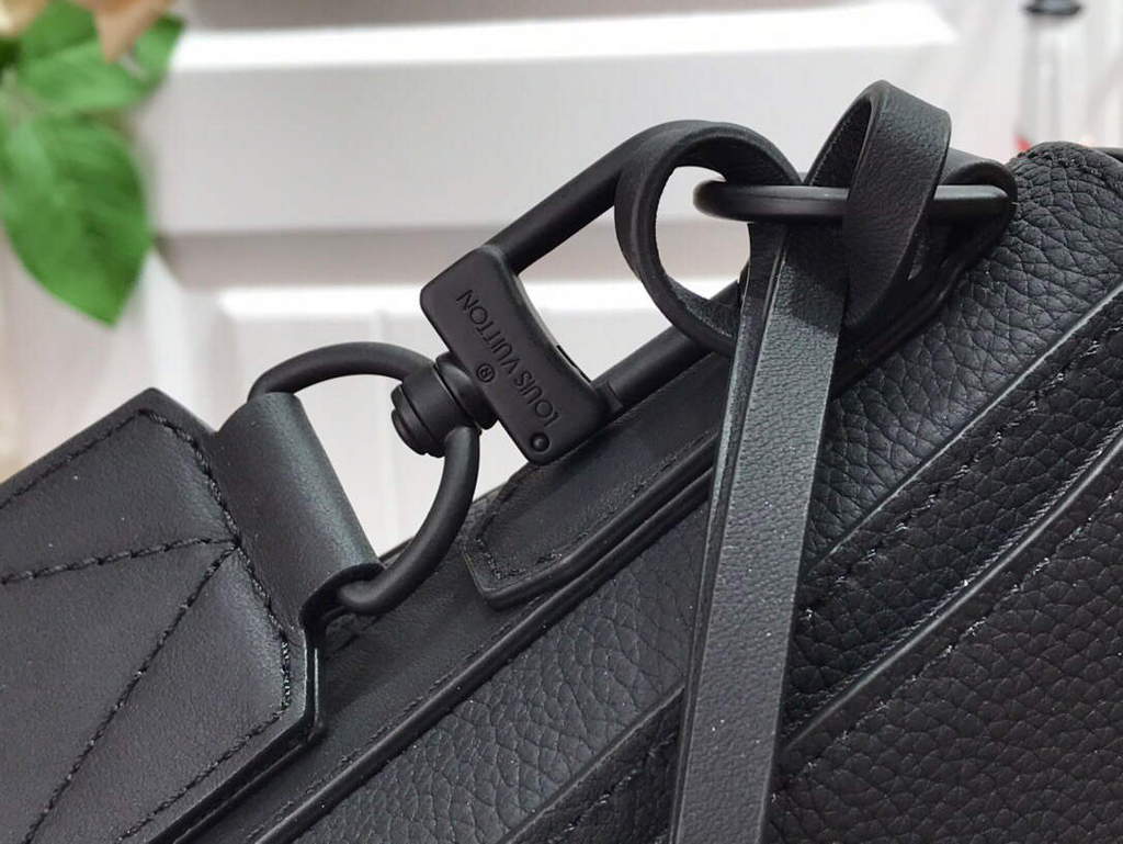 LV M57080 Louis Vuitton Messenger Bag Black
