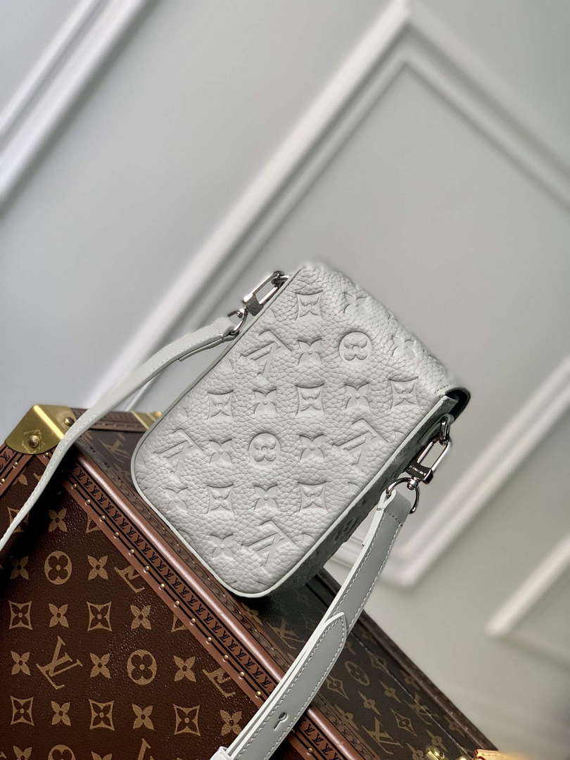 LV M82568 Louis Vuitton S-Lock Vertical Wearable Wallet Mineral Gray