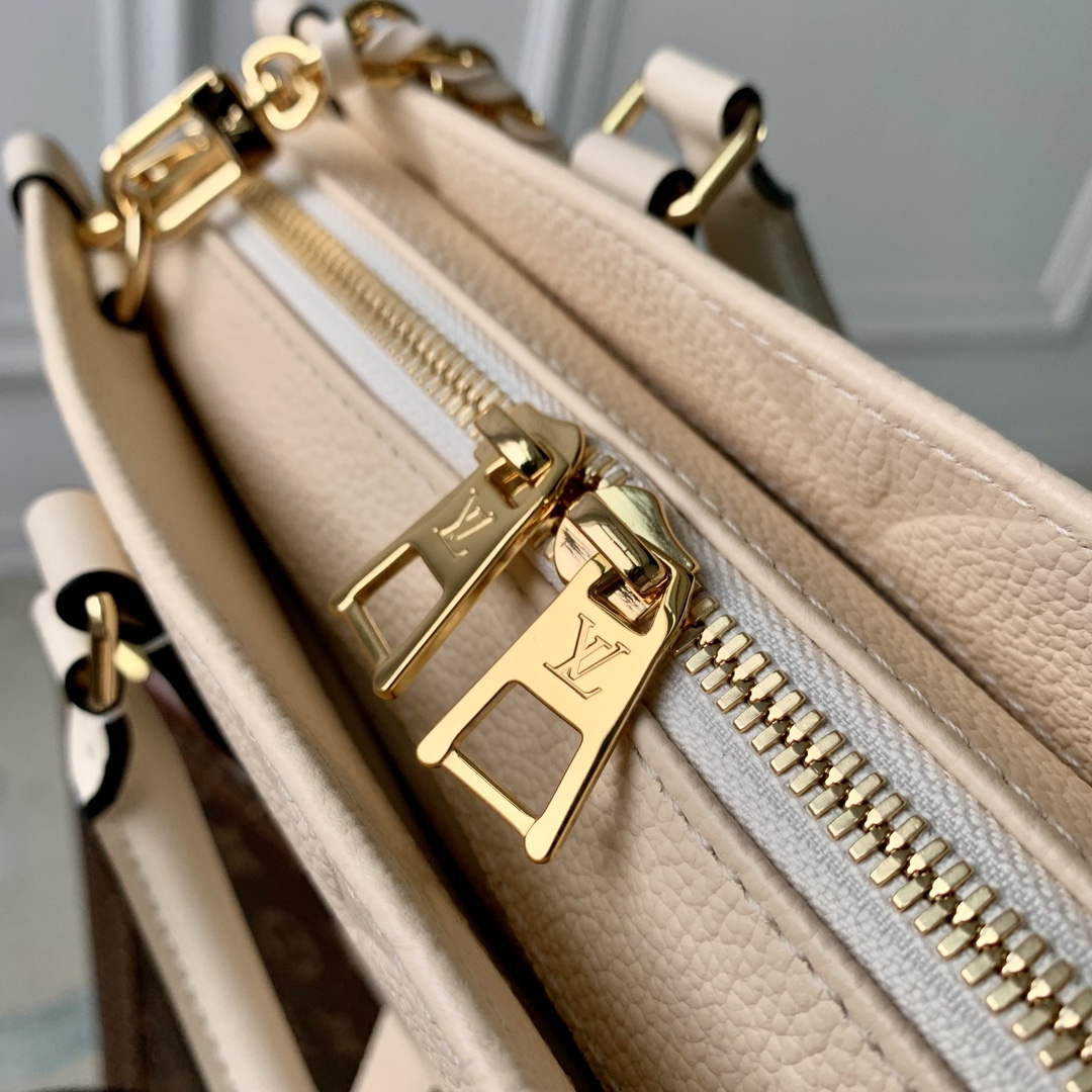 LV M23698 Louis Vuitton OnTheGo East West Tote Bag Cream