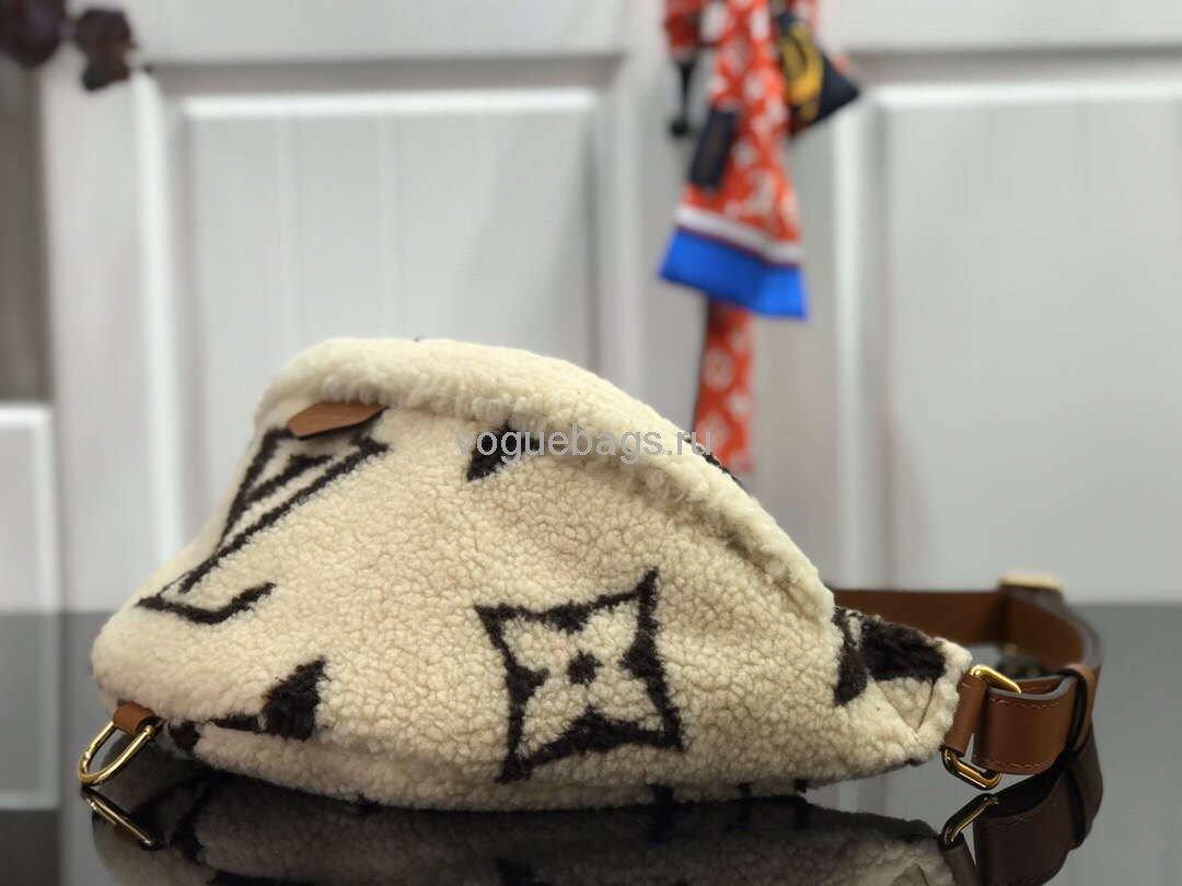 LV M55425 Louis Vuitton Bumbag Shearling Beige
