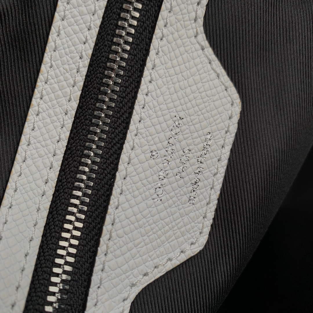 LV M30885 Louis Vuitton Keepall Bandouli��re 50 Bag Optic White