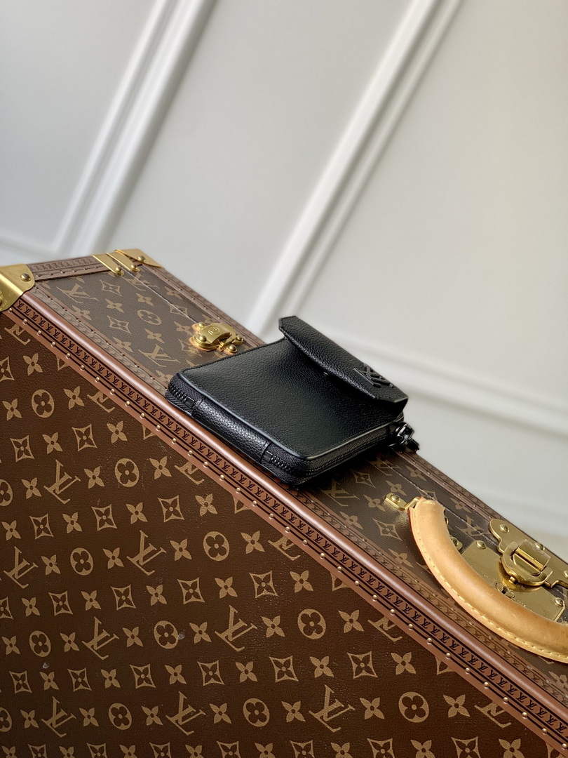 LV M57089 Louis Vuitton Phone Pouch Black