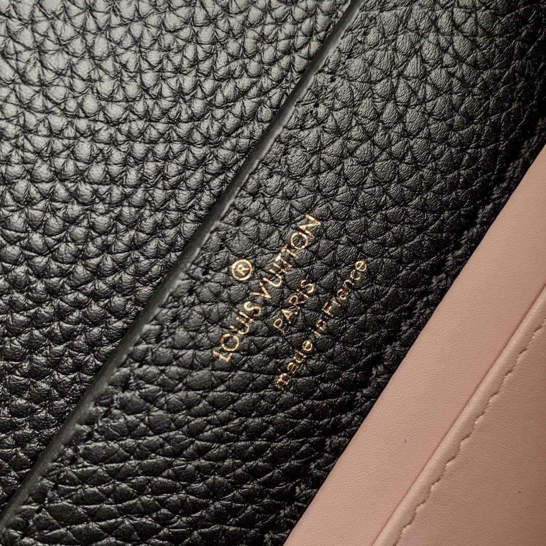 LV M21641 Louis Vuitton Capucines Mini Handbag Black