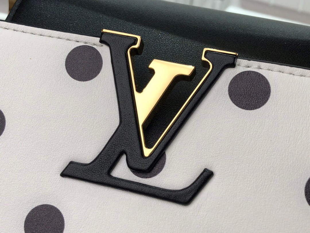 LV M20373 Louis Vuitton Capucines MM Handbag