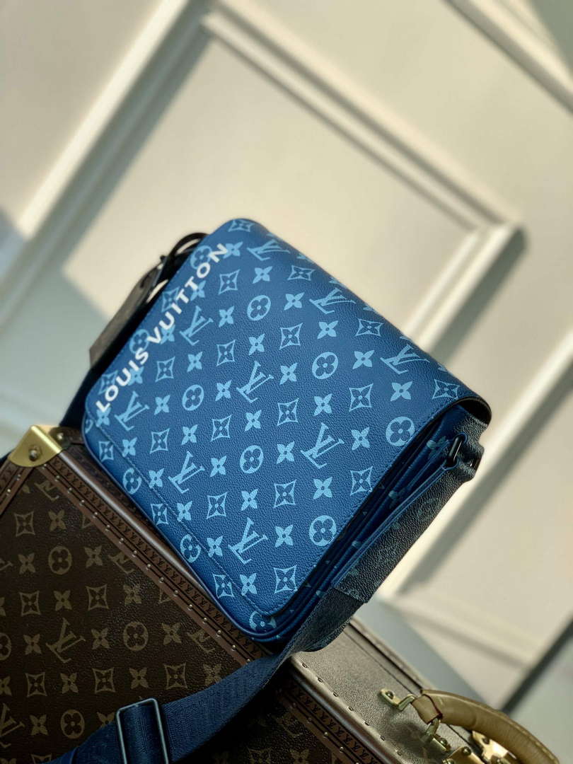 LV M23785 Louis Vuitton District PM Messenger Bag Atlantic Blue