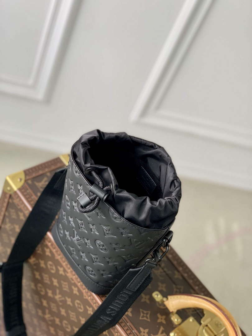 LV M82248 Louis Vuitton Noe Sling Bag Black