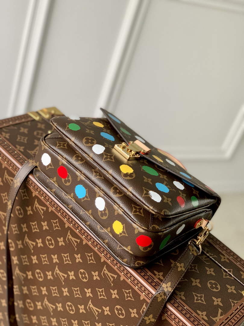 LV M46384 Louis Vuitton LV X YK POCHETTE MTIS Monogram
