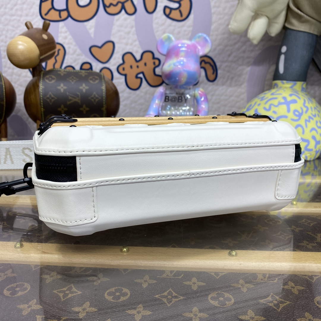 LV M21950 Louis Vuitton Future Trunk Bag White