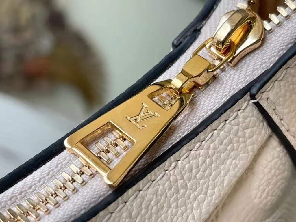 Louis Vuitton LV M46099 Bagatelle Bag Cream