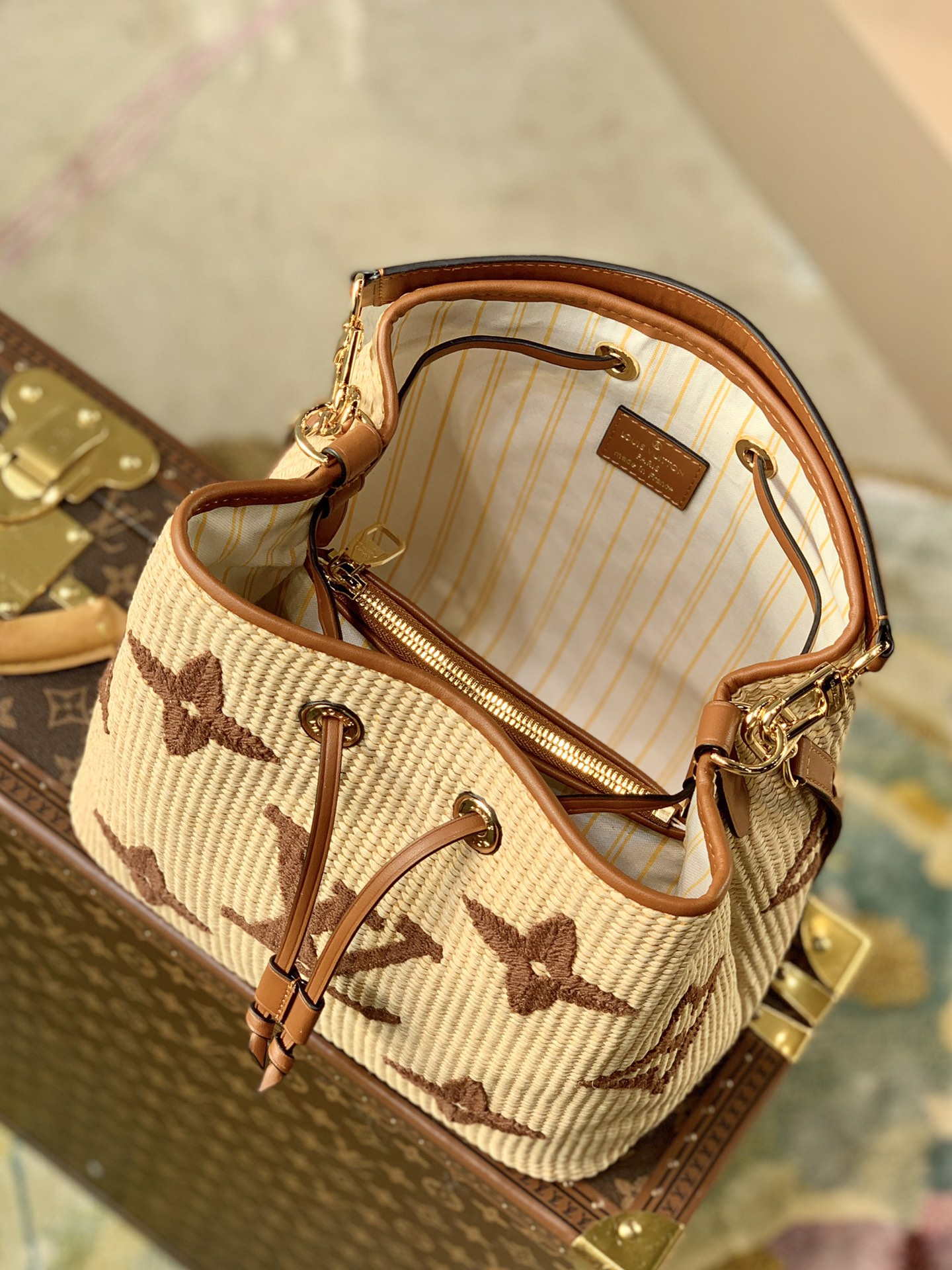 LV M57704 Louis Vuitton NONO MM Bag Apricot